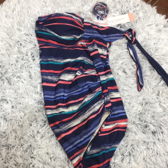 Swimsuit - Picture 3 of 5